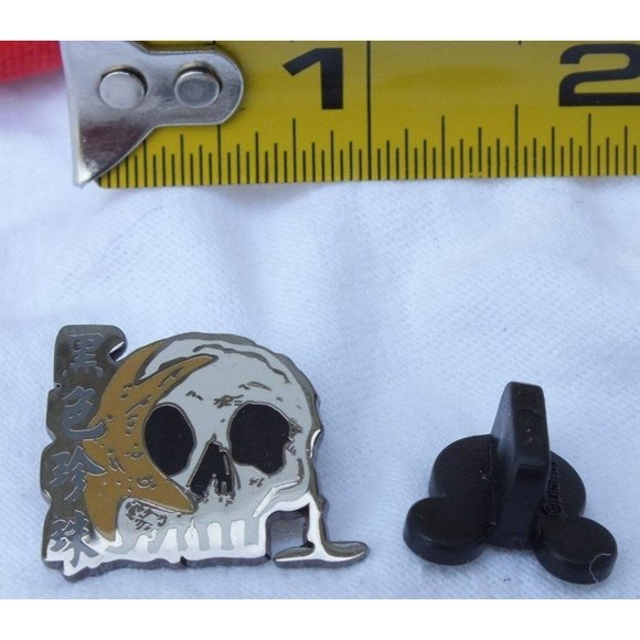 Disney Pin, Mini Skull Pin Pirates of the Caribbean - At World's End Collectible - Picture 3 of 4